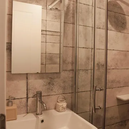 Lovely 1st Fl. Apt, With Balcony In Pagrati Apartmán Atény